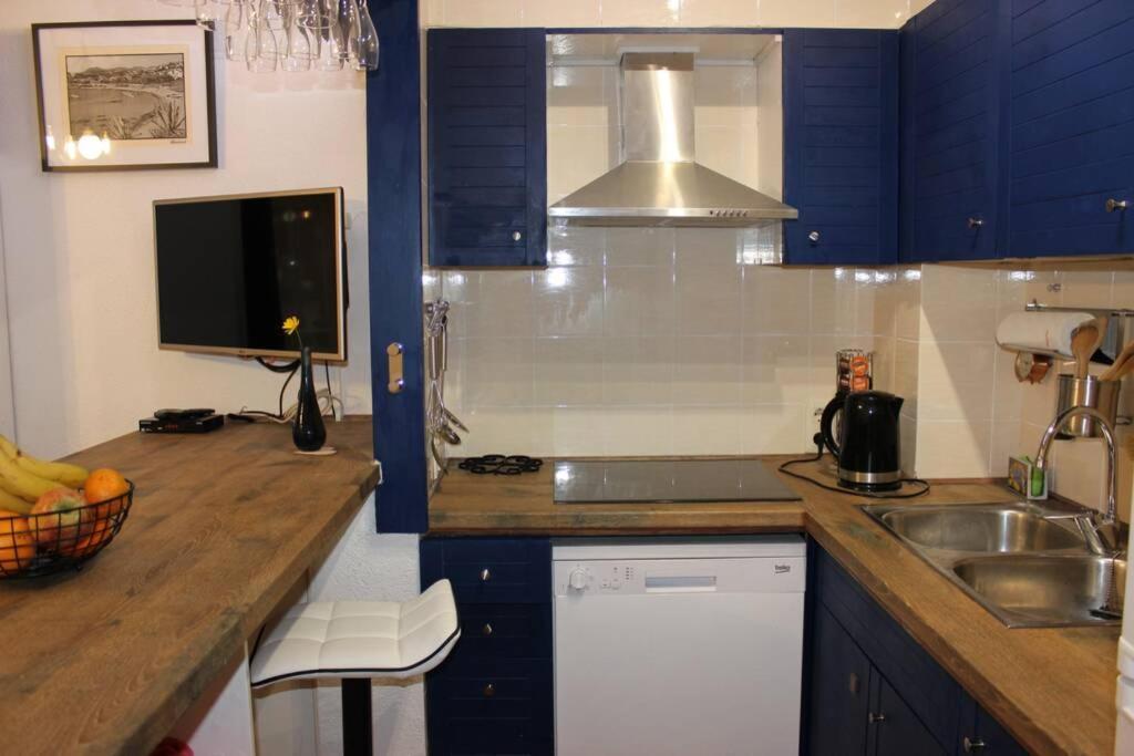 Luxury 4 Bed Apartment On Coastal Footpath At Cap Ras Llança Eksteriør bilde